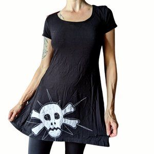 Fluide black dress with white skull detail, small t-shirt dress